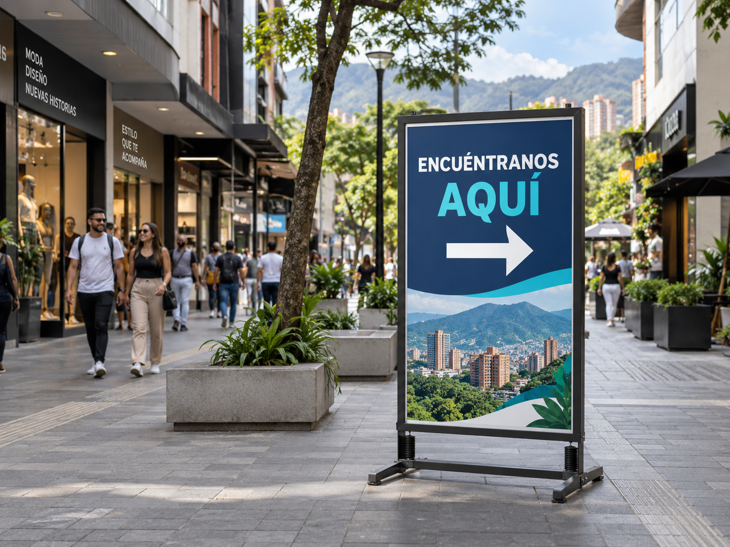 Publicidad exterior en Medellín 3 Rompe-tráfico publicitario y señal direccional en Medellín
